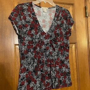 Susan Lawrence Red, Black, and White V-Neck Floral Short Sleeve Top, Size Medium